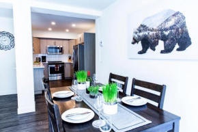 Revy Pow Pad Two Bedroom plus Den Condo minutes from Revelstoke Mountain Resort